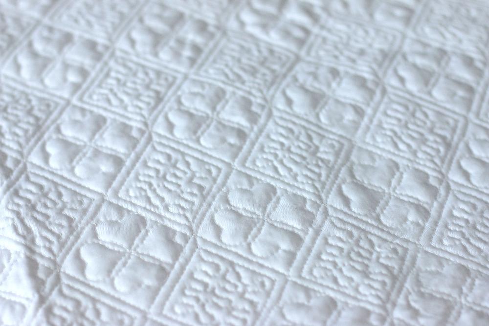 Простыня стеганая GOCHU Clover Q (Клевер Ку) 155*210 белый